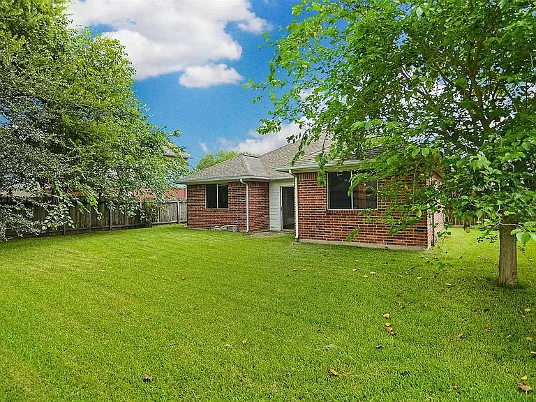 8311 Berkely Ct — Photo 2