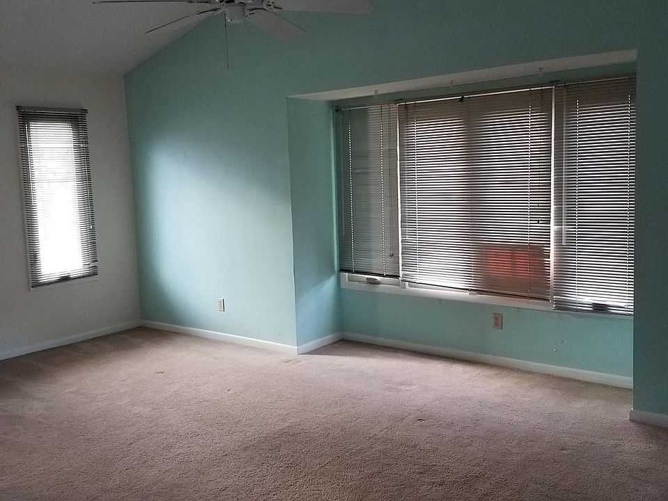 1st image of 606 Pinewood Dr