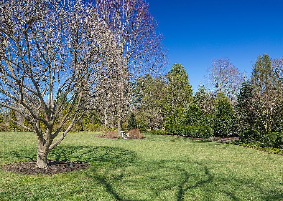 2nd image of 518 Mulberry Ln