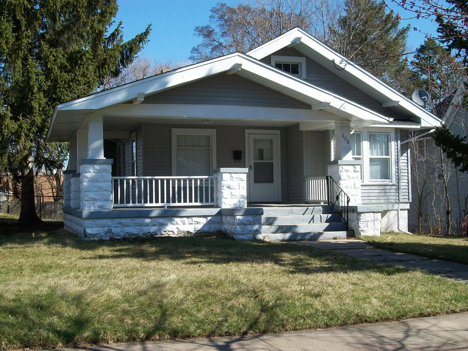 608 Margaret Pl photo 1