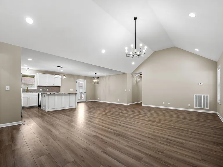 105 Cumberland Ct — Photo 3
