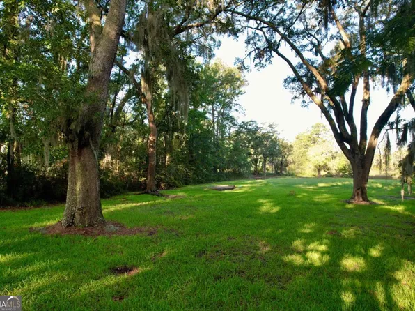 2 Oak Island Dr, Midway, GA 31320