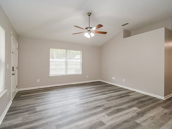 5th image of 1104 Saint Clair St