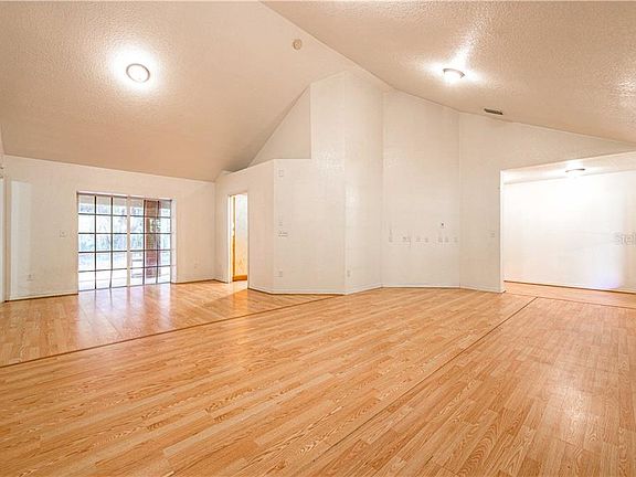 5th image of 1001 Victoria Ave NW