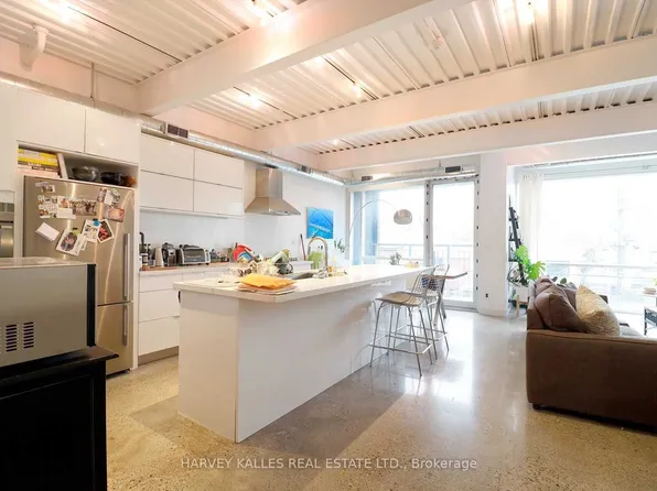 214 Bathurst St #Penthouse 3a, Toronto, ON M5T 2R9
