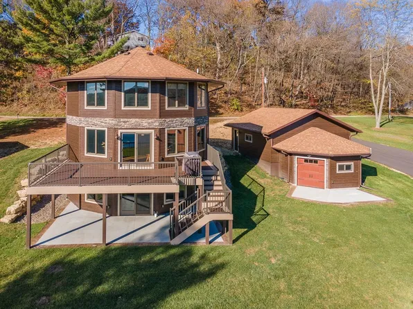 S888 W Redstone Dr, La Valle, WI 53941
