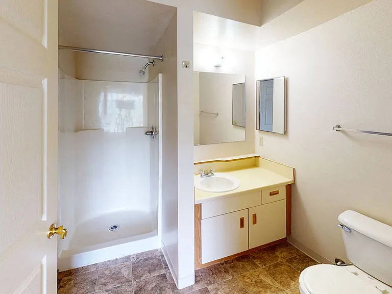 Orchard Lakes Apartments — Photo 61
