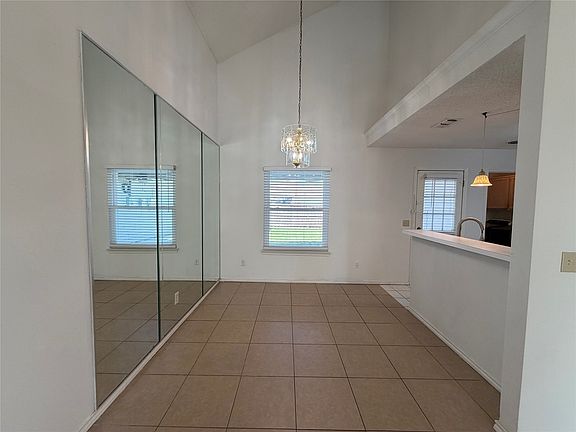 5th image of 805 Hillbrooke Dr