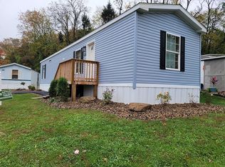 4574 Robin Dr, Jeannette, PA