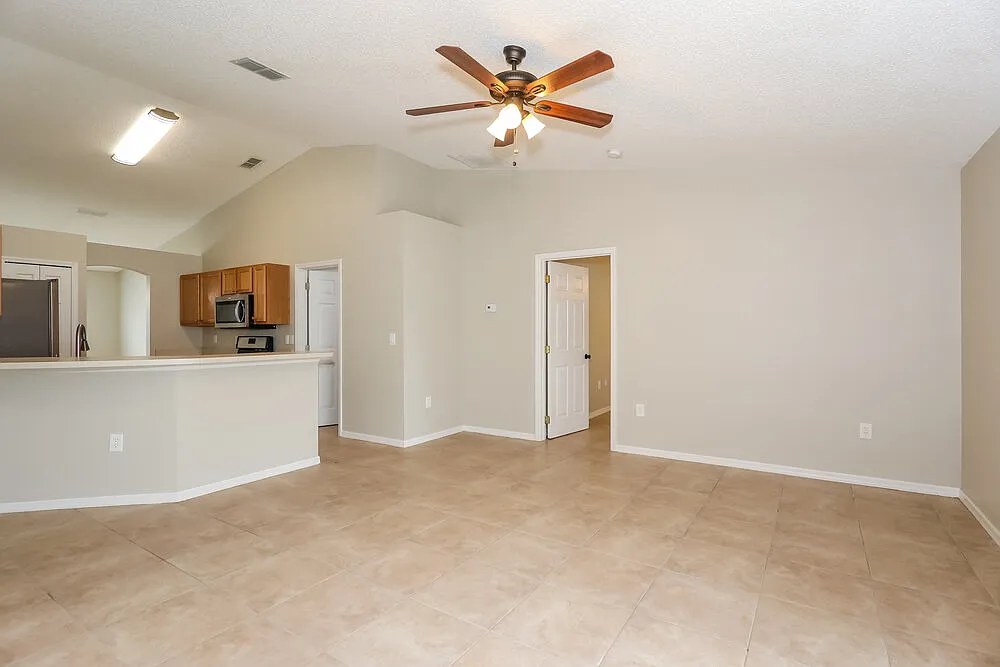3 bed, 2.0 bath, 1645 sqft, $1,990 — Photo 4