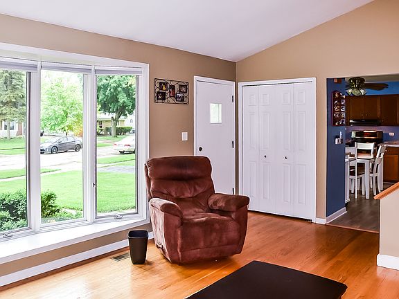 5th image of 900 Noel Dr