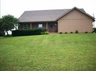 1321 SW Auburn Rd, Topeka, KS 66615