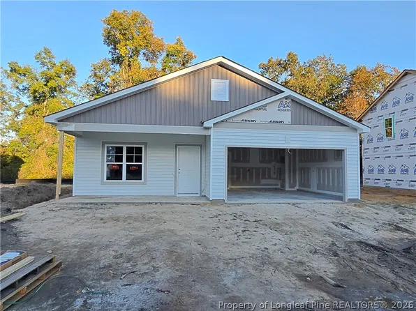 942 Stevens St, Raeford, NC 28376