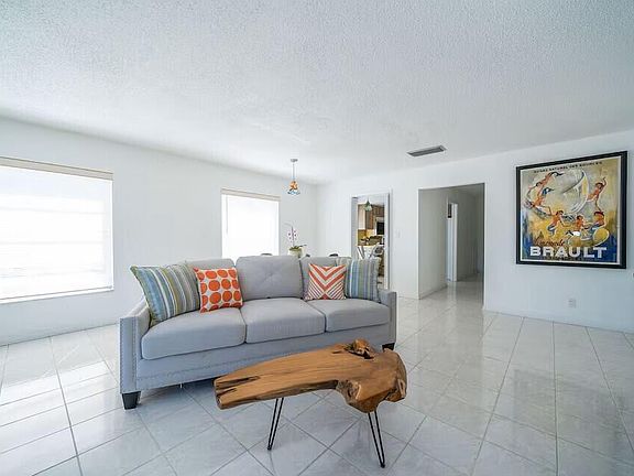 4th image of 6 Lucerne Ave APT 3