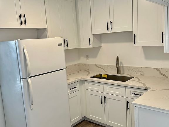 4th image of 529 E Orange Grove Ave #C
