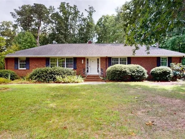 205 Meadowfield Rd, Yorktown, VA 23692