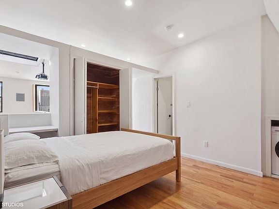 3rd image of 1136 Dean St #5