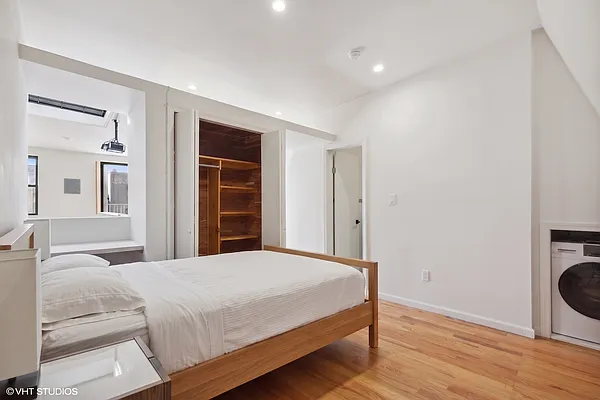 Bedroom, photo 1