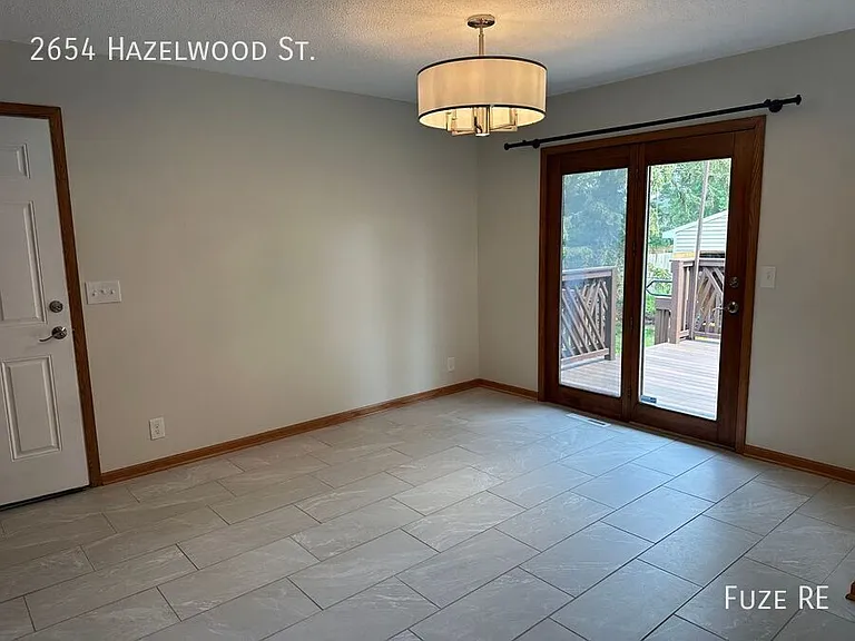 2654 Hazelwood St N — Photo 11