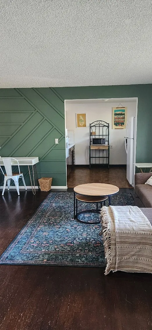 2 bed, 750 sqft, $1,500 — Photo 2