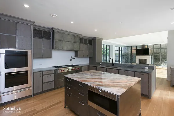 Sold by Sotheby's International Realty | media 19