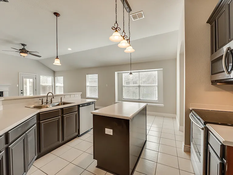 10413 Trevino Ln — Photo 7