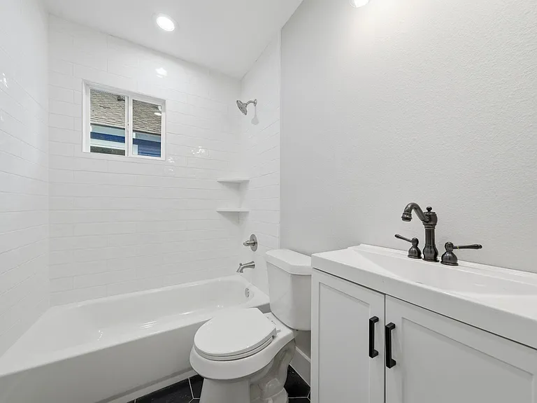 1210 Crockett St #B — Photo 13
