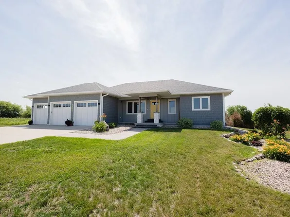 1609 38th St, Spirit Lake, IA 51360