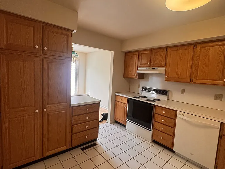 4282 Wimbledon Dr — Photo 7