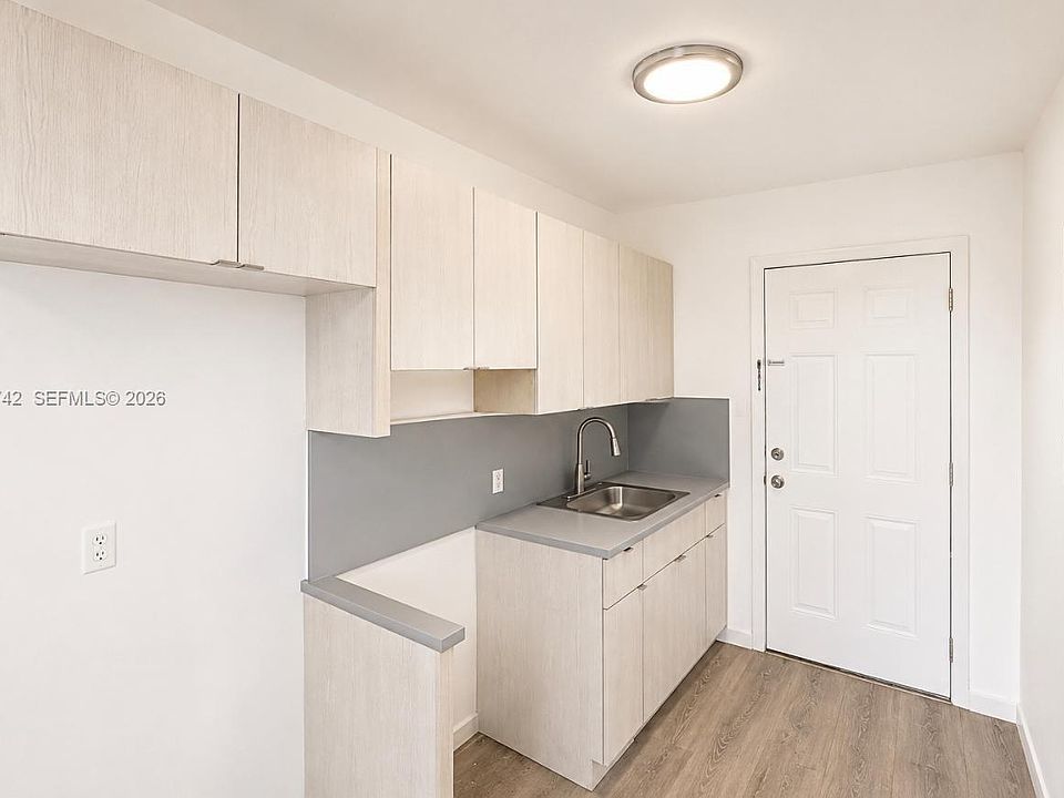 1st image of 7600 Dickens Ave #2