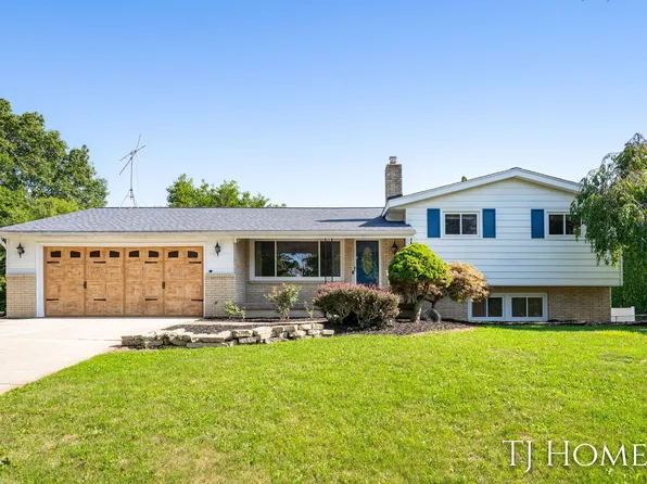 2200 S Eventide Dr NE, Grand Rapids, MI 49505