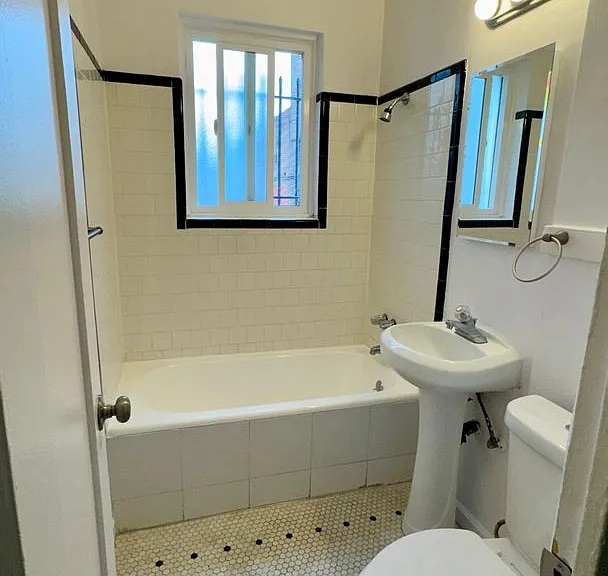 0080 - 328 Elm Ave. Llc. — Photo 9