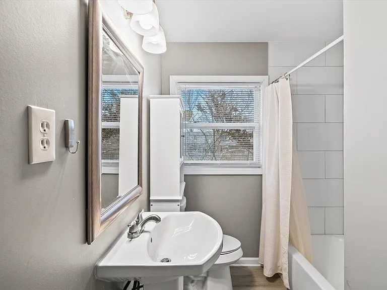 1073 Ivy Rd — Photo 19