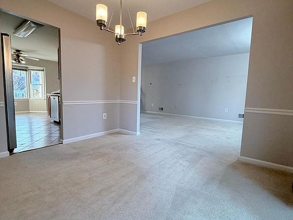 4th image of 7910 Richfield Rd