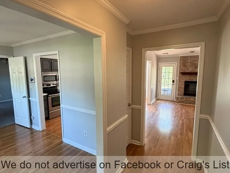 156 Hickman Ct — Photo 2