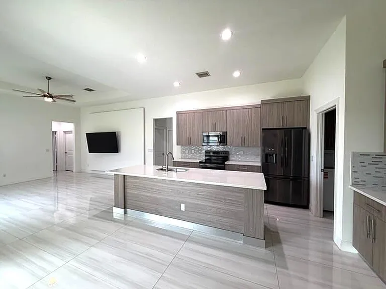 1730 SW California Blvd — Photo 2
