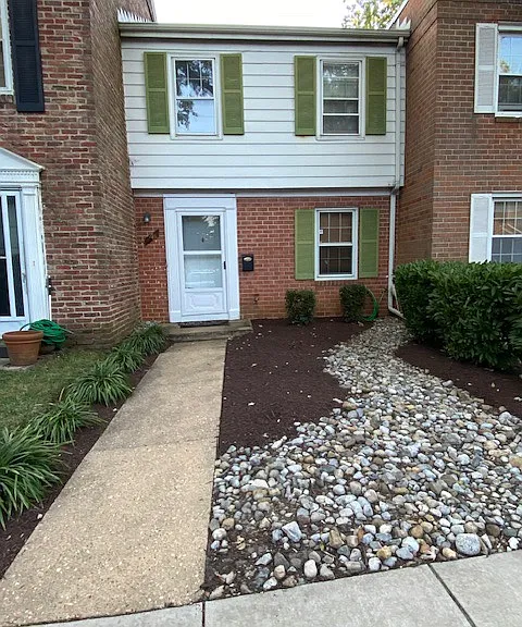 4 Doncaster Ct — Photo 1