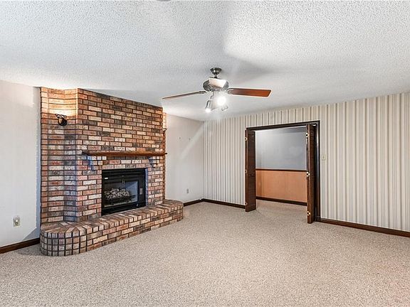 3rd image of 409 Oak Ave