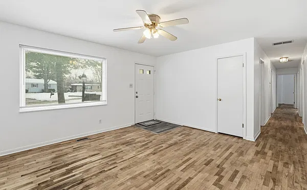 4 bed, 1296 sqft, $1,550 — Photo 2