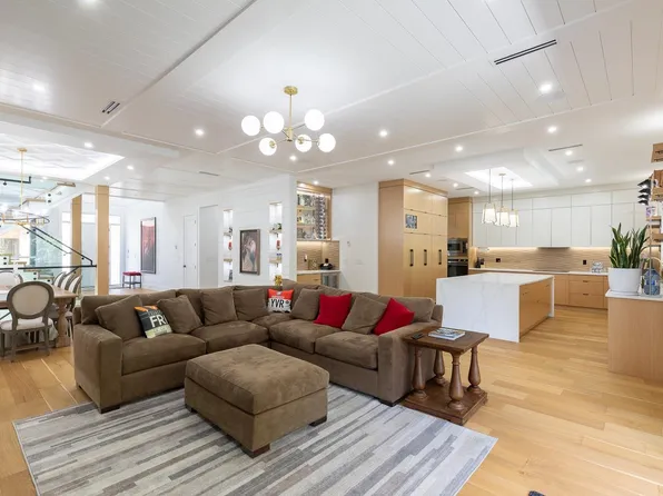 307 Cutler St, Coquitlam, BC V3K 5C1