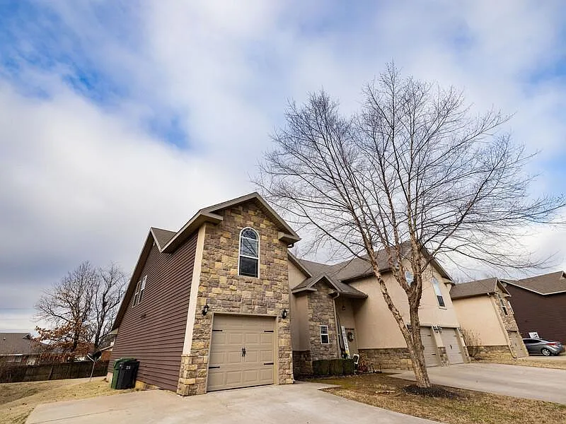 15th Place Townhomes — Photo 2