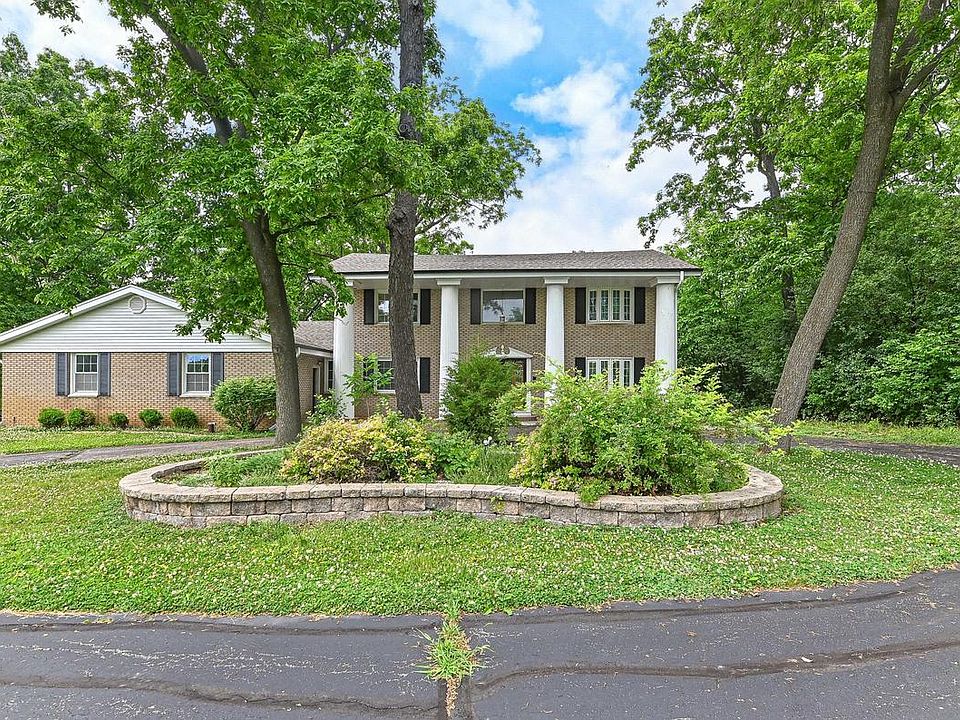 1st image of S63W16525 College AVENUE