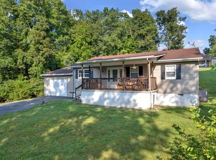 2120 Childress Rd, Dandridge, TN 37725