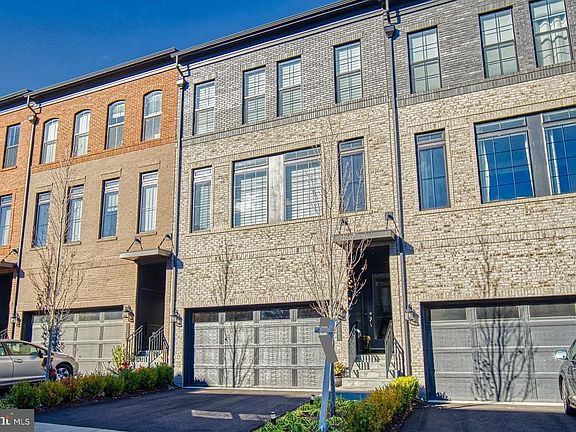 spacious 2 car garage