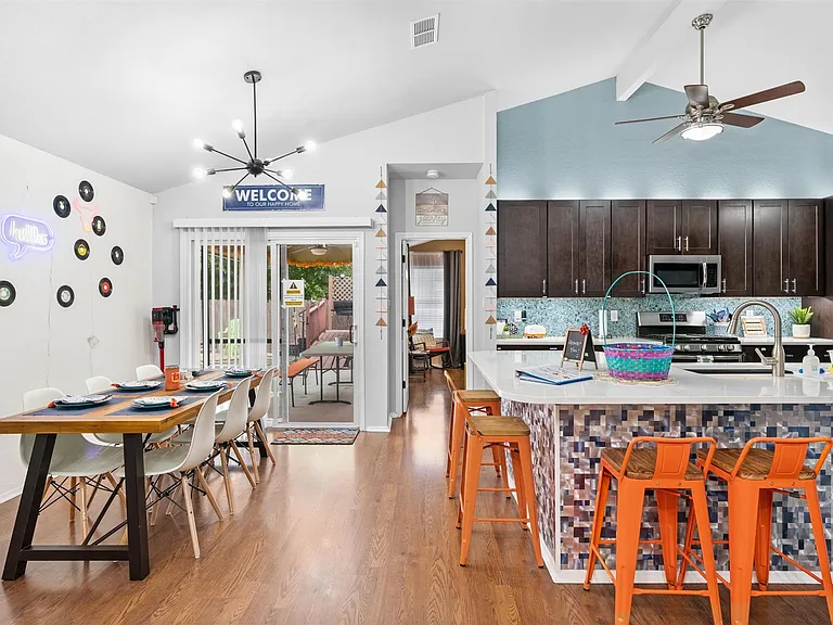 512 Edwards Dr — Photo 8