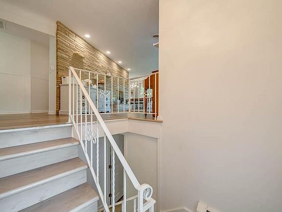 5th image of 6657 NW Timberline Dr