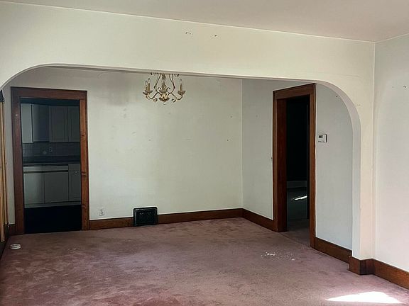 4th image of 863 E Isabella Ave