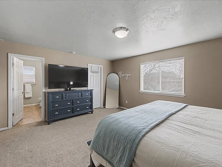 681 W Archerfield St — Photo 8