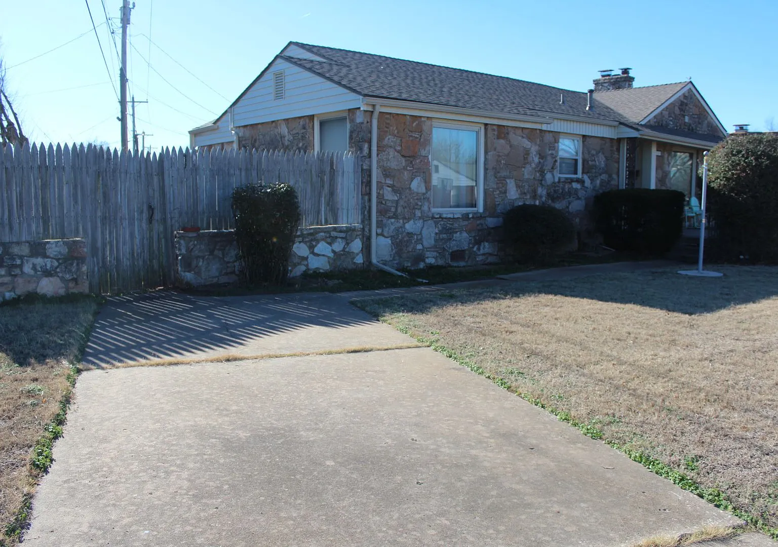 3 Beds, 3 Baths, 3 Fireplaces!! — Photo 4