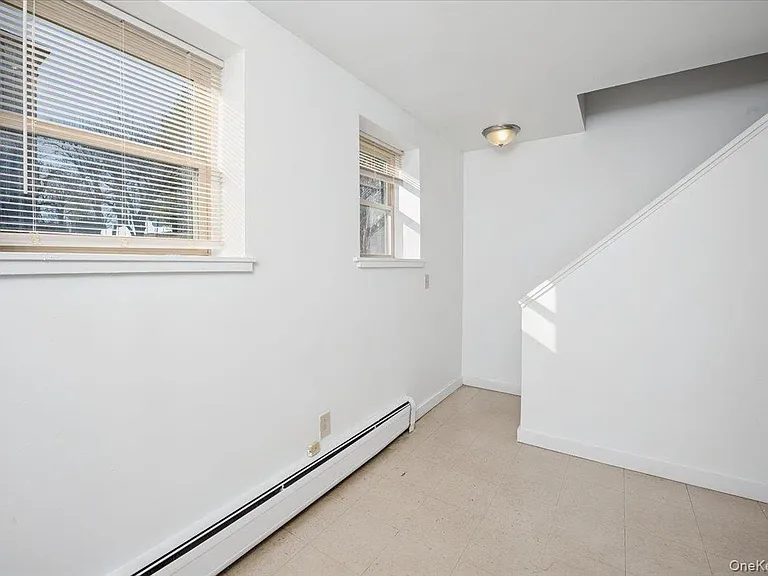 501 Maplewood Gdns — Photo 8